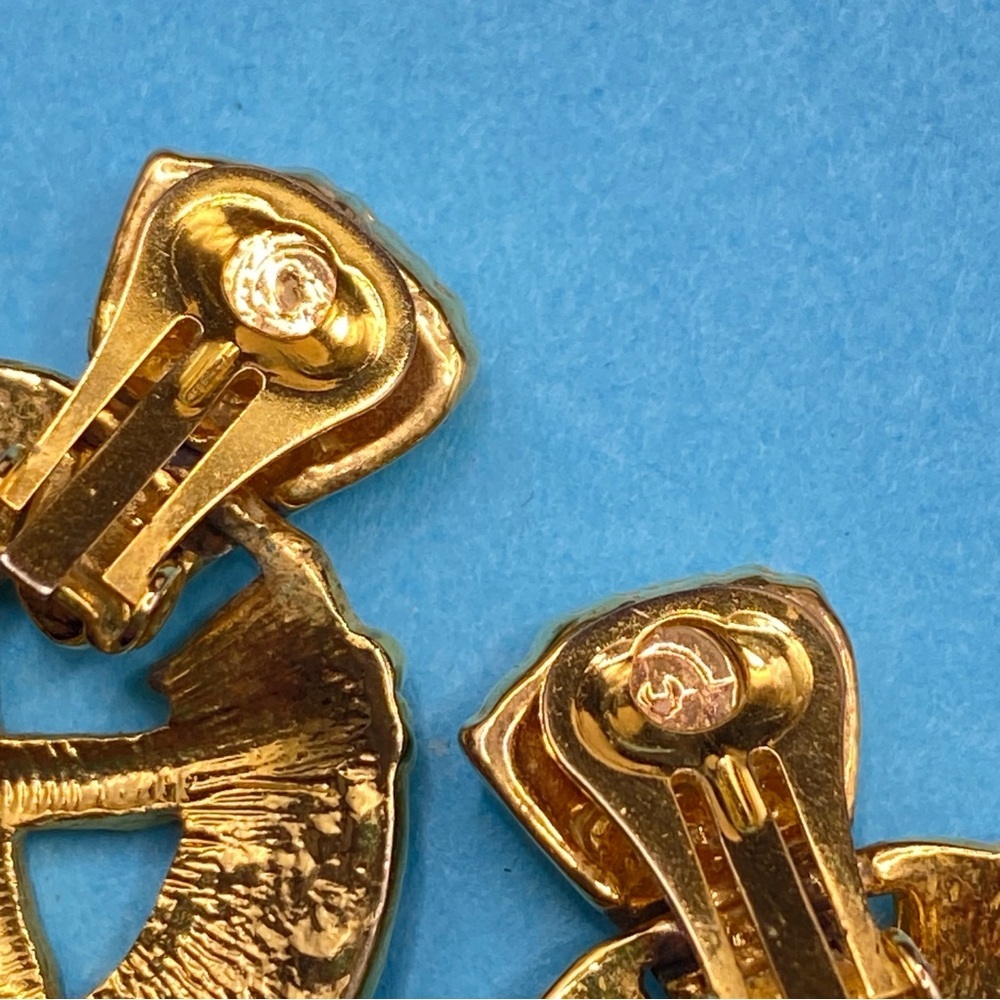 Vintage Door Knocker Gold & Black Enamel Clip-On Earrings - Picture 4 of 8